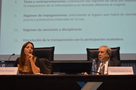  A Lei 19/2013 e o marco auton&oacute;mico: a experiencia canaria  - Curso monográfico: transparencia, goberno aberto e administración pública